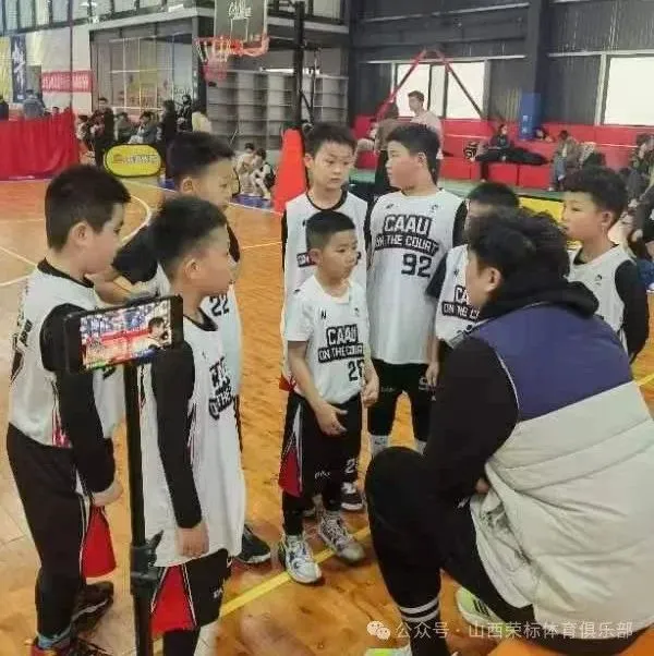 儿童如何在游戏中学习篮球技术_0